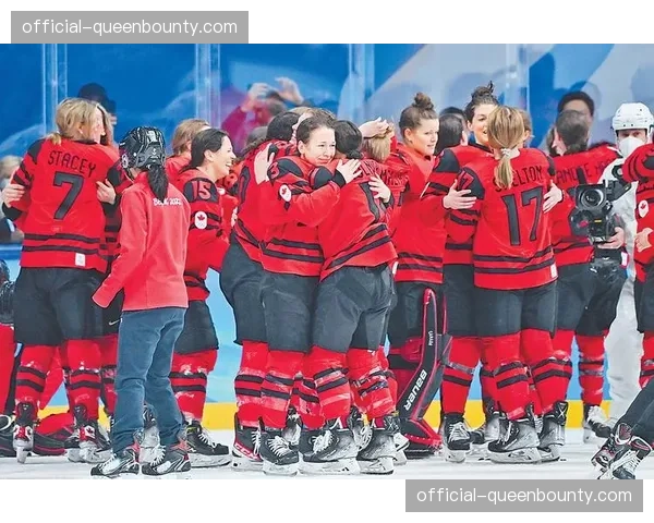 美国女子冰球队5-0战胜加拿大，成功卫冕冬奥女冰金牌
