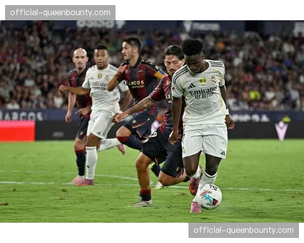 巴萨主场3-0完胜莱万特，61分反超皇马重返西甲积分榜榜首