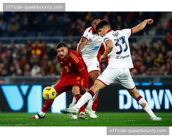 突发：罗马vs卡利亚里比赛中因球迷投掷烟雾弹中断15分钟