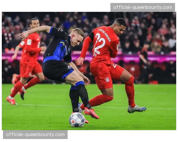 瞬间特写:达姆施塔特球员在门线上极限解围对方势在必进的角球攻门 瞬间特写:达姆施塔特球员在门线上极限解围对方势在必进的角球攻门